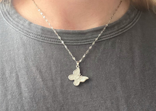 Ketting vlinder met steen
