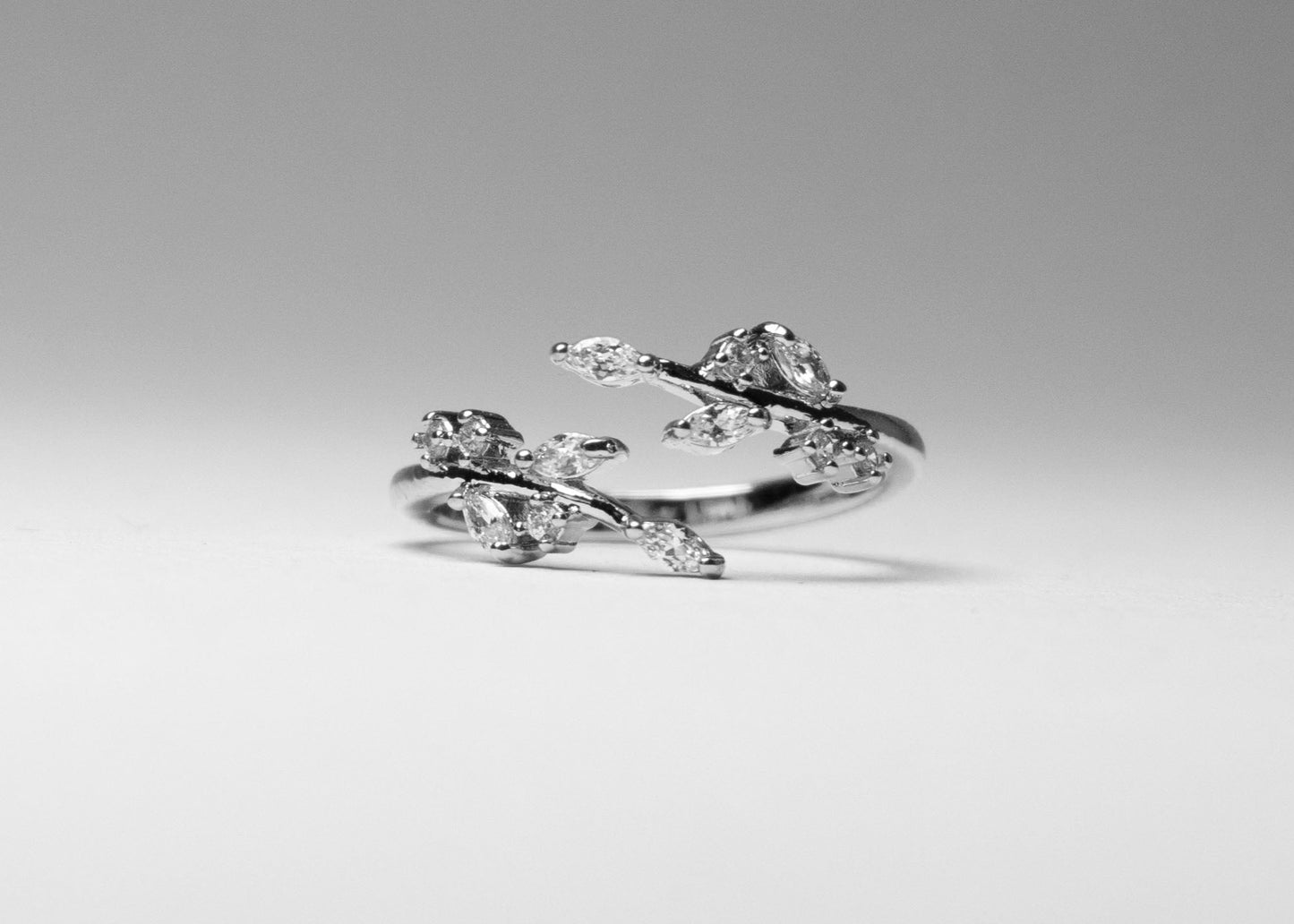 Ring blad met steentjes